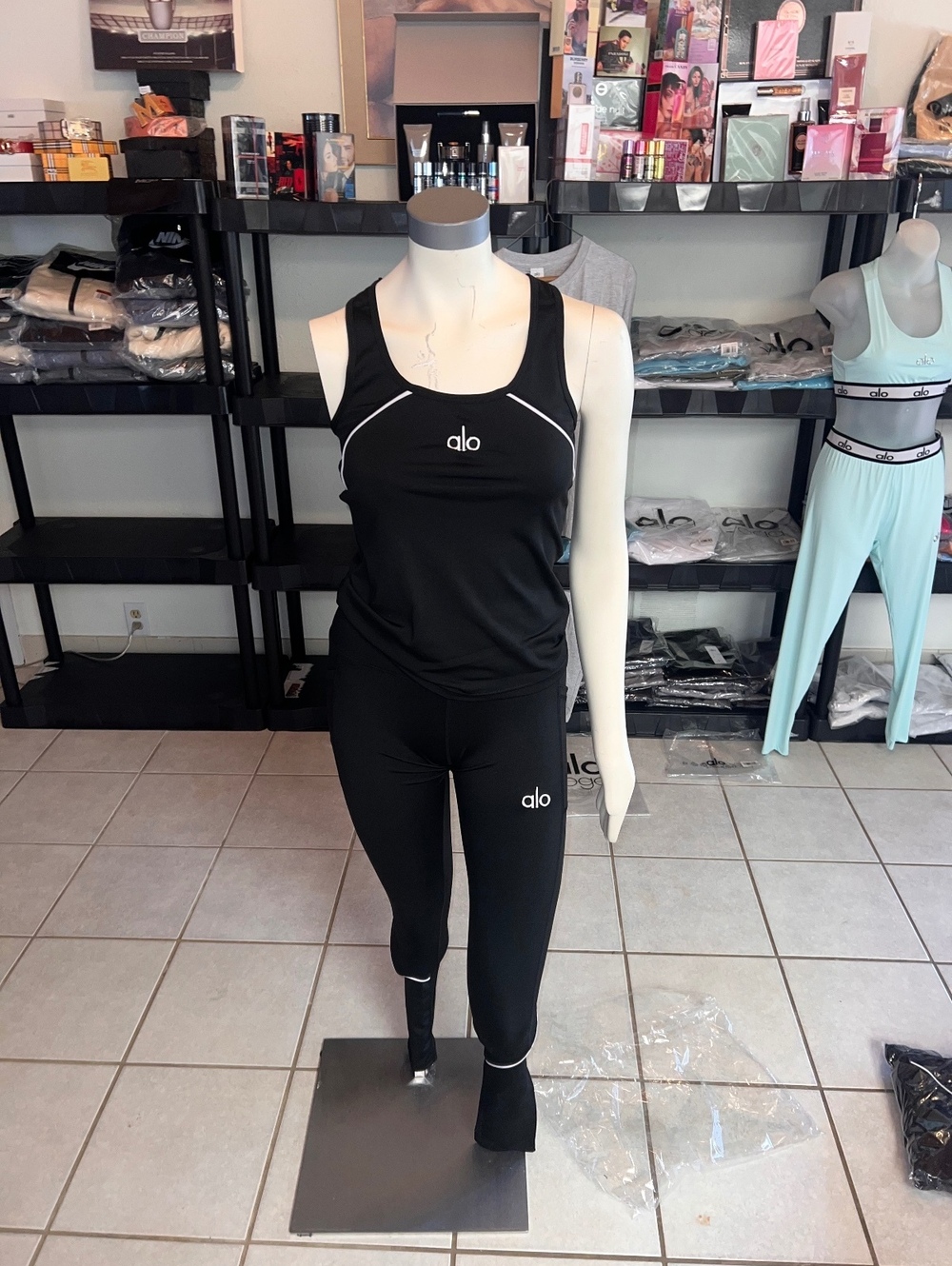 Women’s 3 piece ALO set XL - Picture 5 of 7
